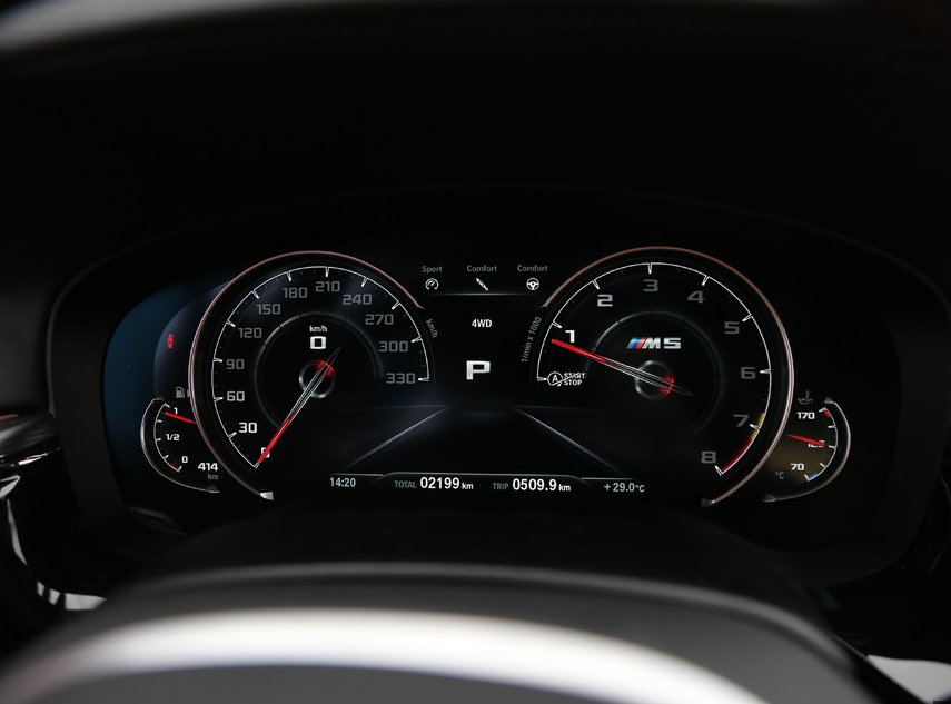 仪表盘的做工和用料都很实在,很喜欢