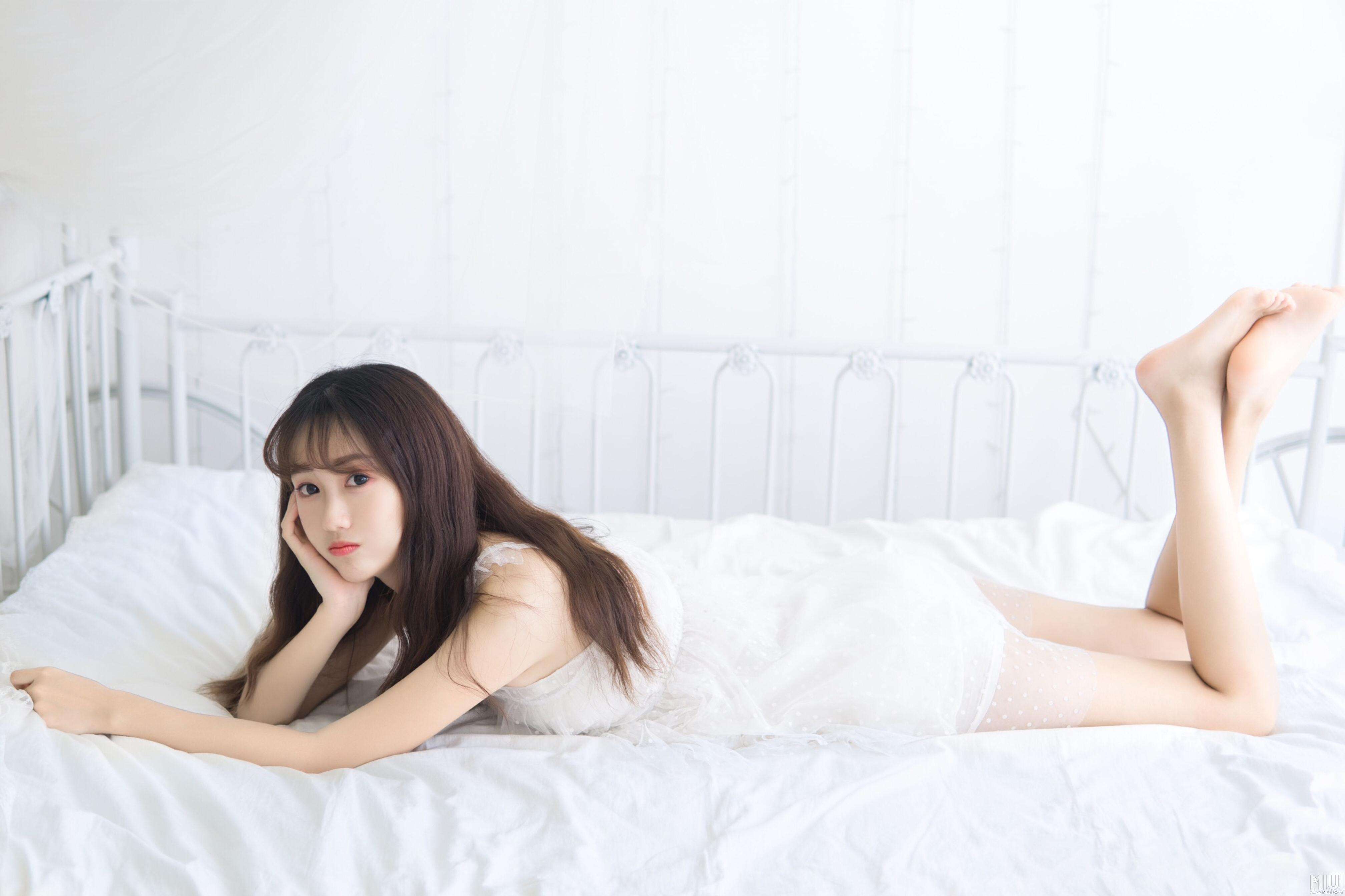 权色交易官场文:县长秘书与娇媚美女幽会,从此官场斗争开始了