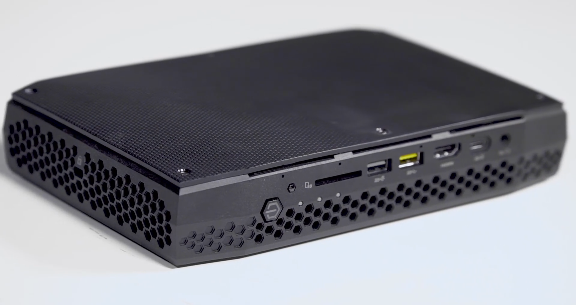 骷髅峡谷评测:intel和amd的合力之作,至今为止最小巧的主机!