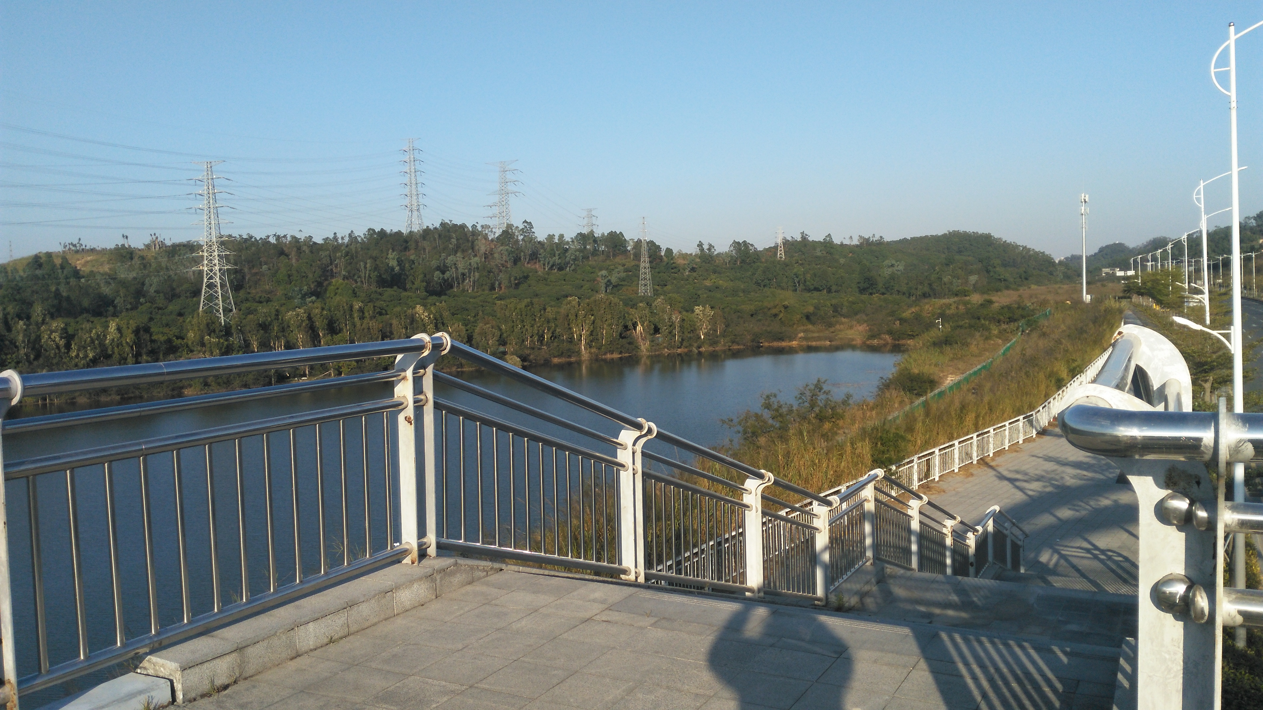 深圳坪山原来还藏着这样一个水库,名字叫三棵松