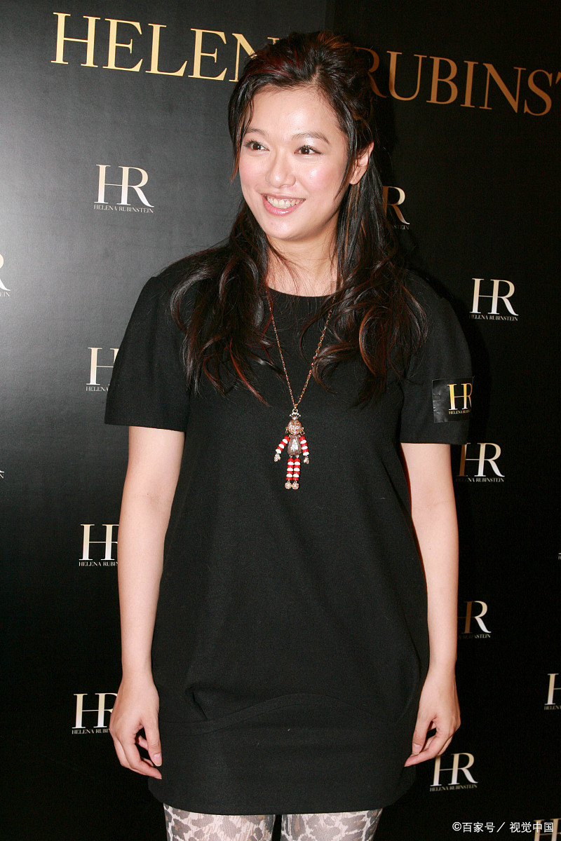 钱嘉乐多次求婚李珊珊,最终迎娶小10岁的汤盈盈,如今一家幸美满