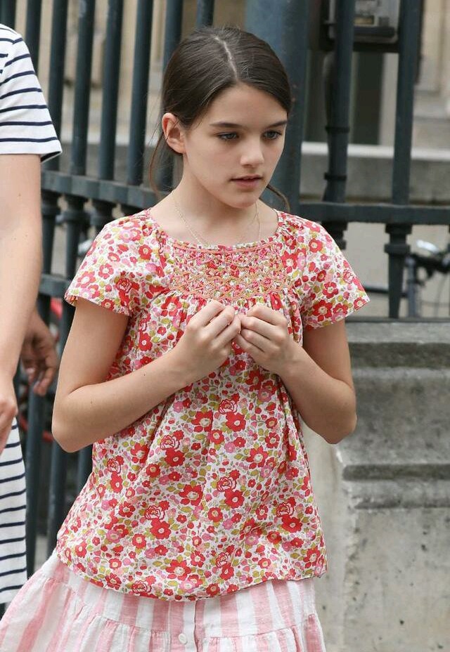 苏瑞·克鲁斯,汤姆·克鲁斯和凯蒂·赫尔姆斯的女儿,她从一出生就万众