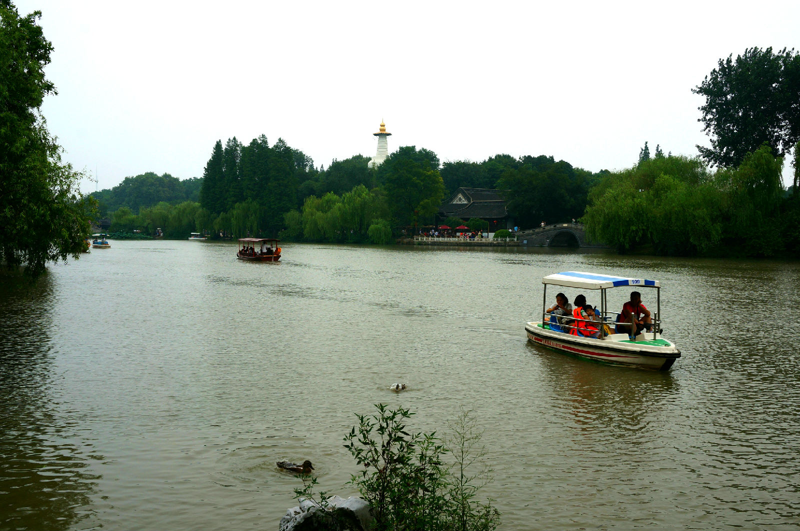 盤點形狀很特別的旅遊景點,從你所熟知的揚州五亭橋,黃山市始信峰談起