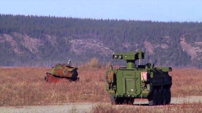 m1134反坦克导弹发射车,终于知道美军是怎么装导弹的
