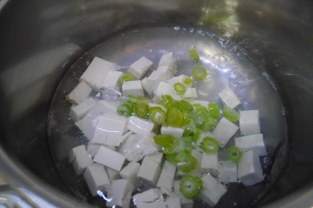 芹菜豆腐汤,夏天常喝抗过敏,降血压,止咳嗽,营养汤品超简单