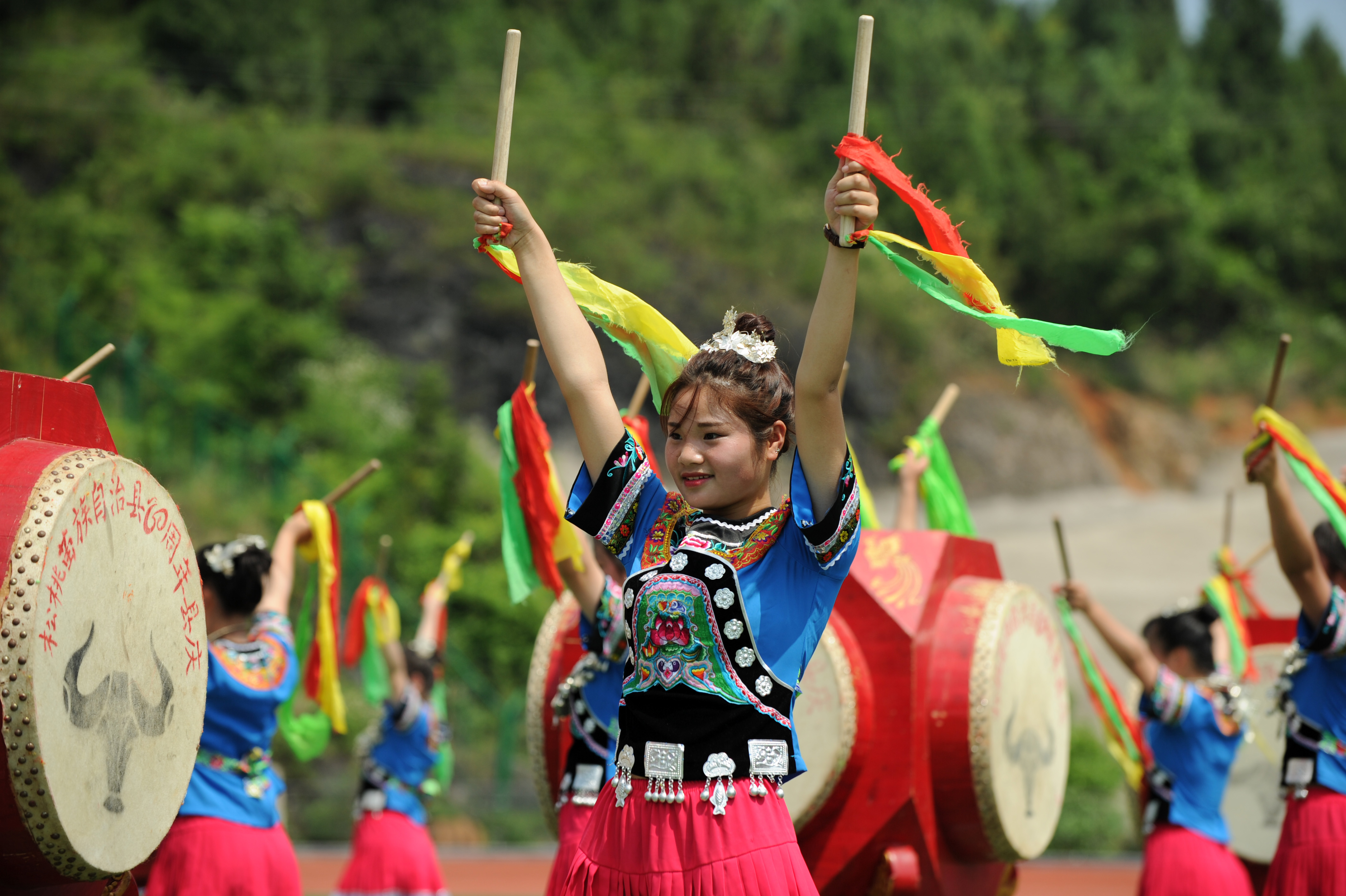 苗族"花鼓舞"进校园(4)