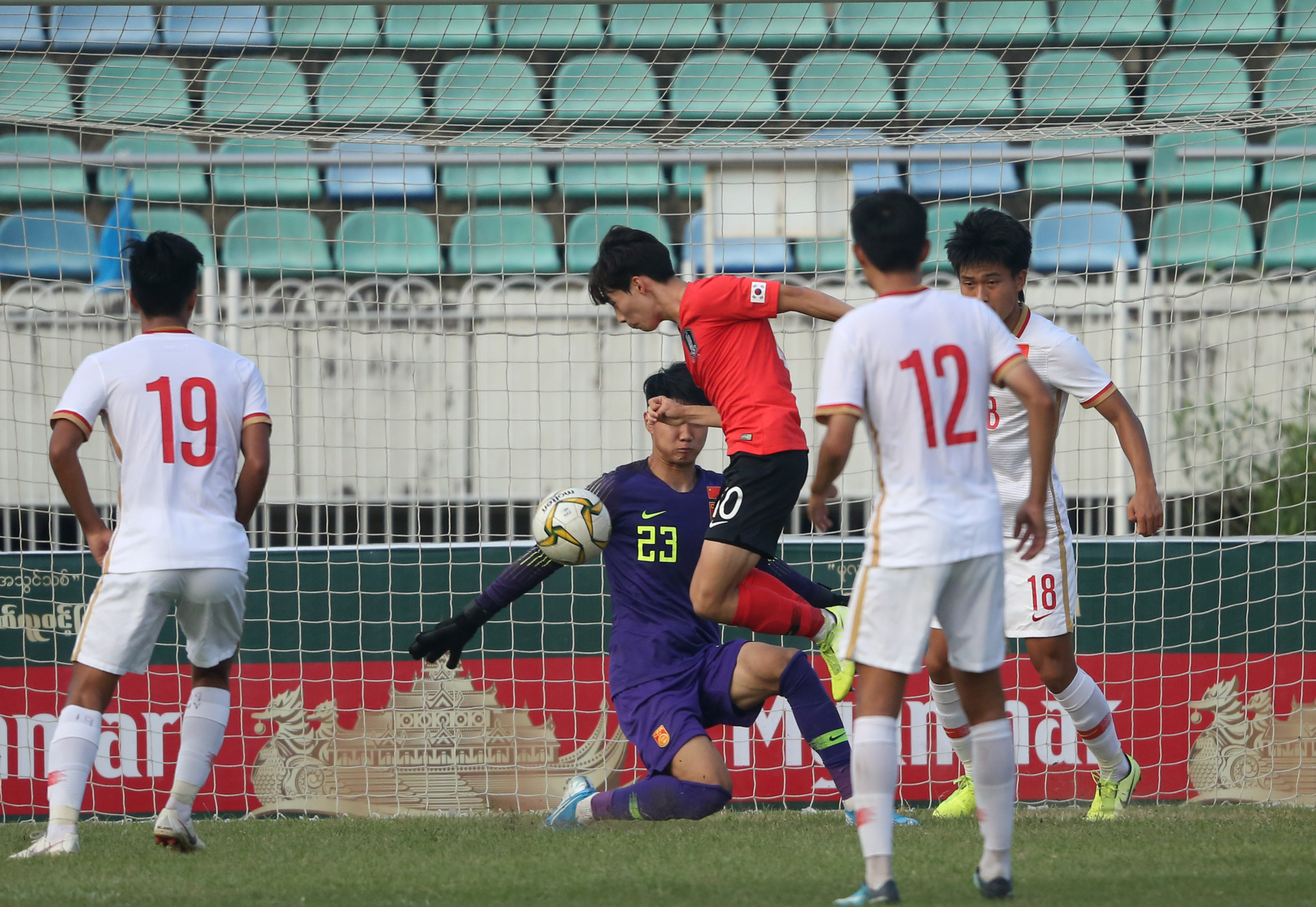 足球——u19亚青赛预选赛:中国负于韩国(1)
