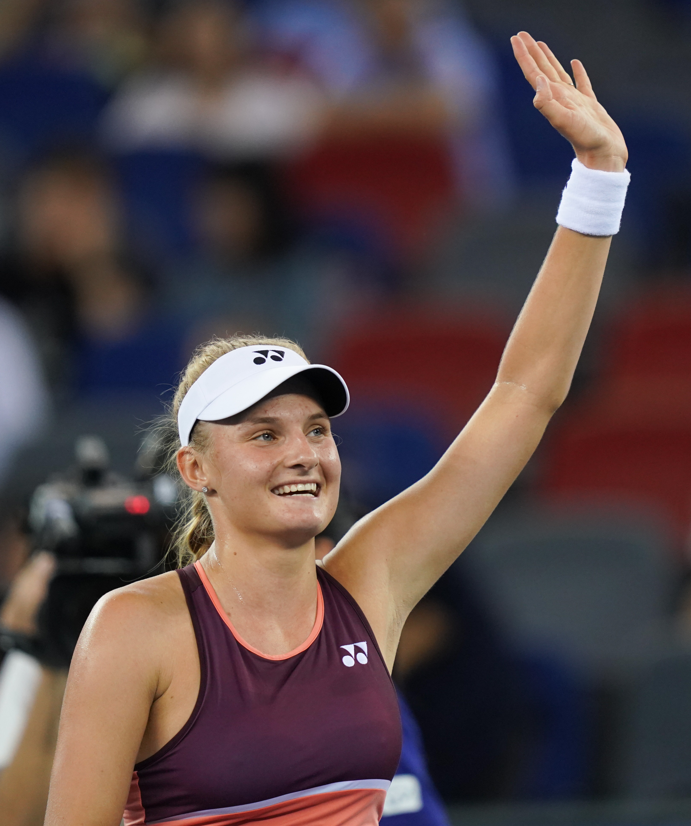 网球——武汉公开赛:雅斯特雷姆斯卡晋级八强