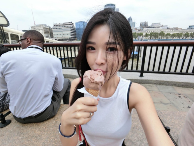 马来西亚电竞女神tongleeyann走红网络,自拍美照秀完美身材