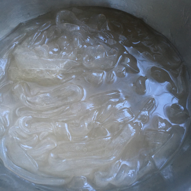 芝麻酱酸辣粉带,口感筋道爽滑,吃起来太过瘾了