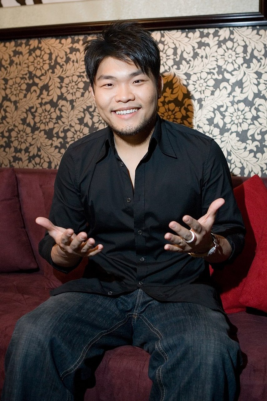 男歌手李玖哲太让人意外了,8月25日,已经许久未见的男歌手李玖哲突然