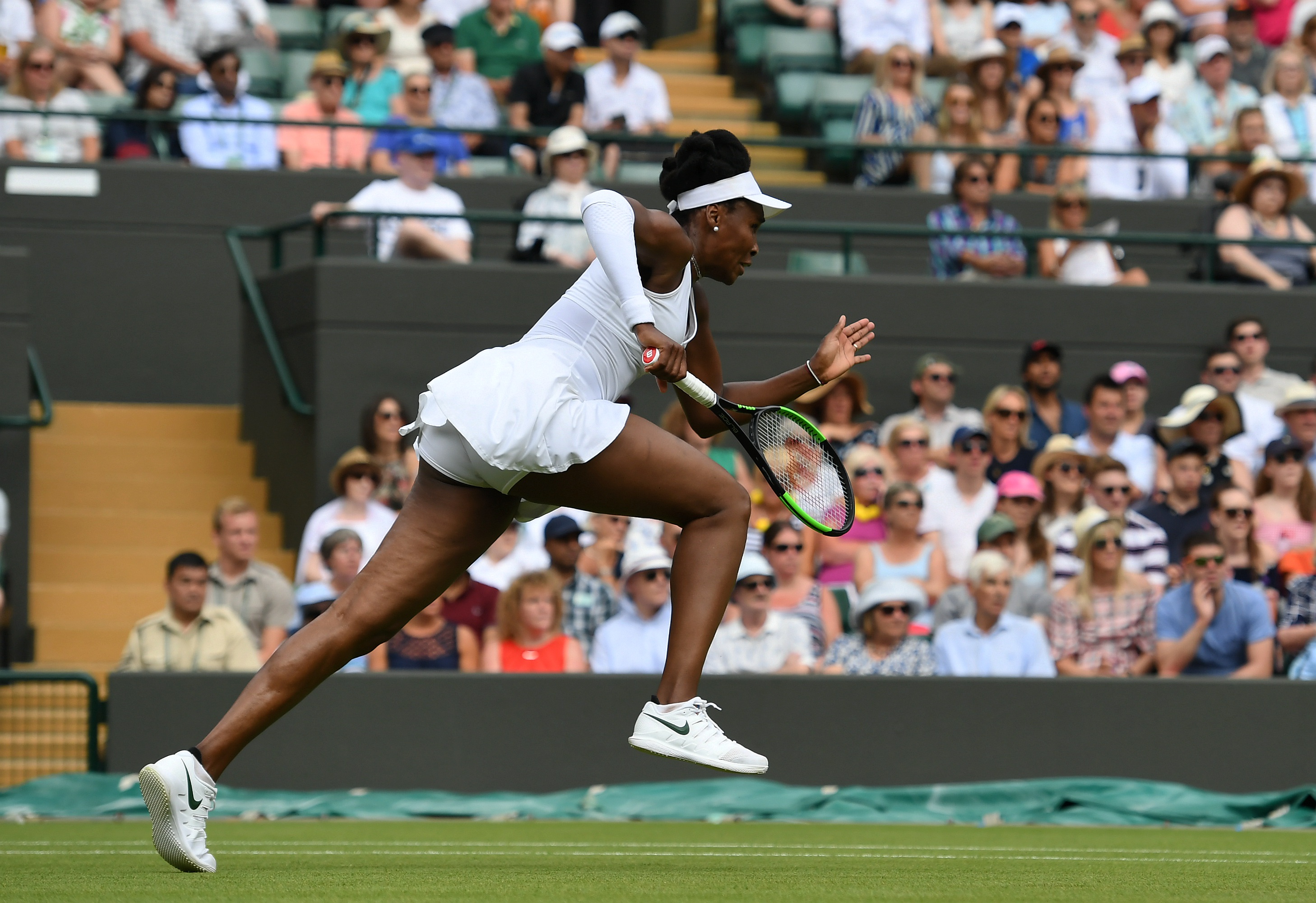 网球——温网:大威廉姆斯战胜杜赫鲁(3)