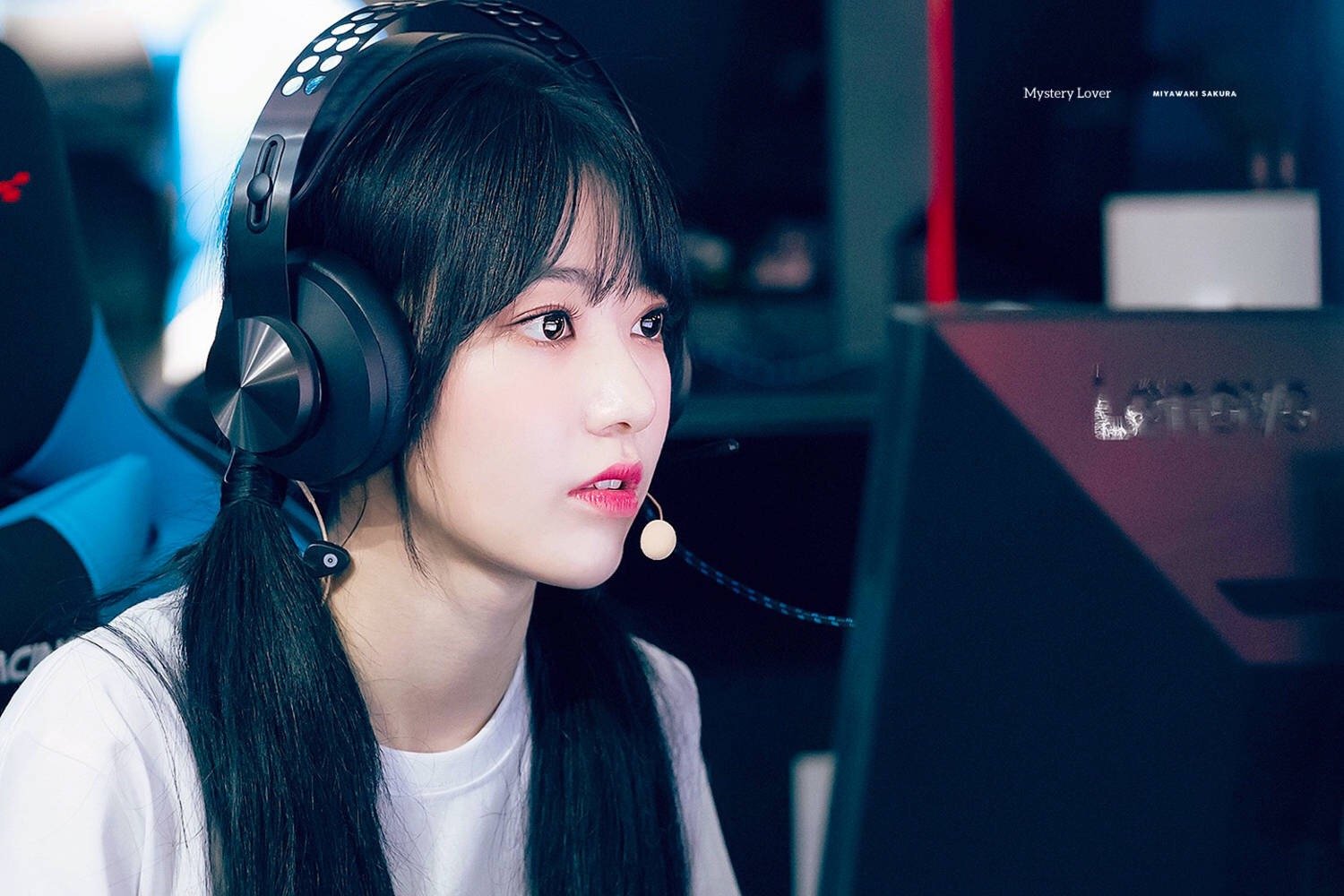 iz*one"小樱花"宫脇咲良化身电竞美少女,双马尾嘟嘟嘴甜炸了