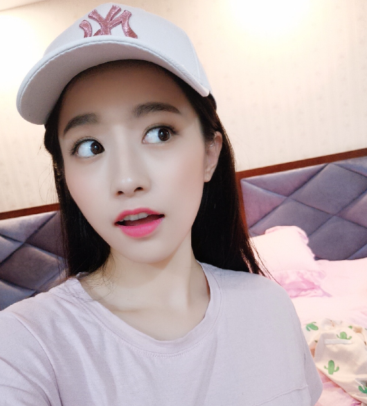 孙雪宁的自拍美照,素颜的她让人惊艳,珠圆玉润娇俏佳人!