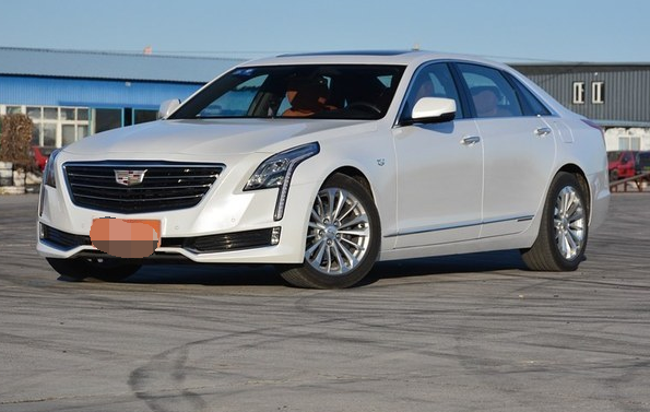 凯迪拉克ct6 plug-in这款车的车头是比较独特的,虽然不是很美观,但是