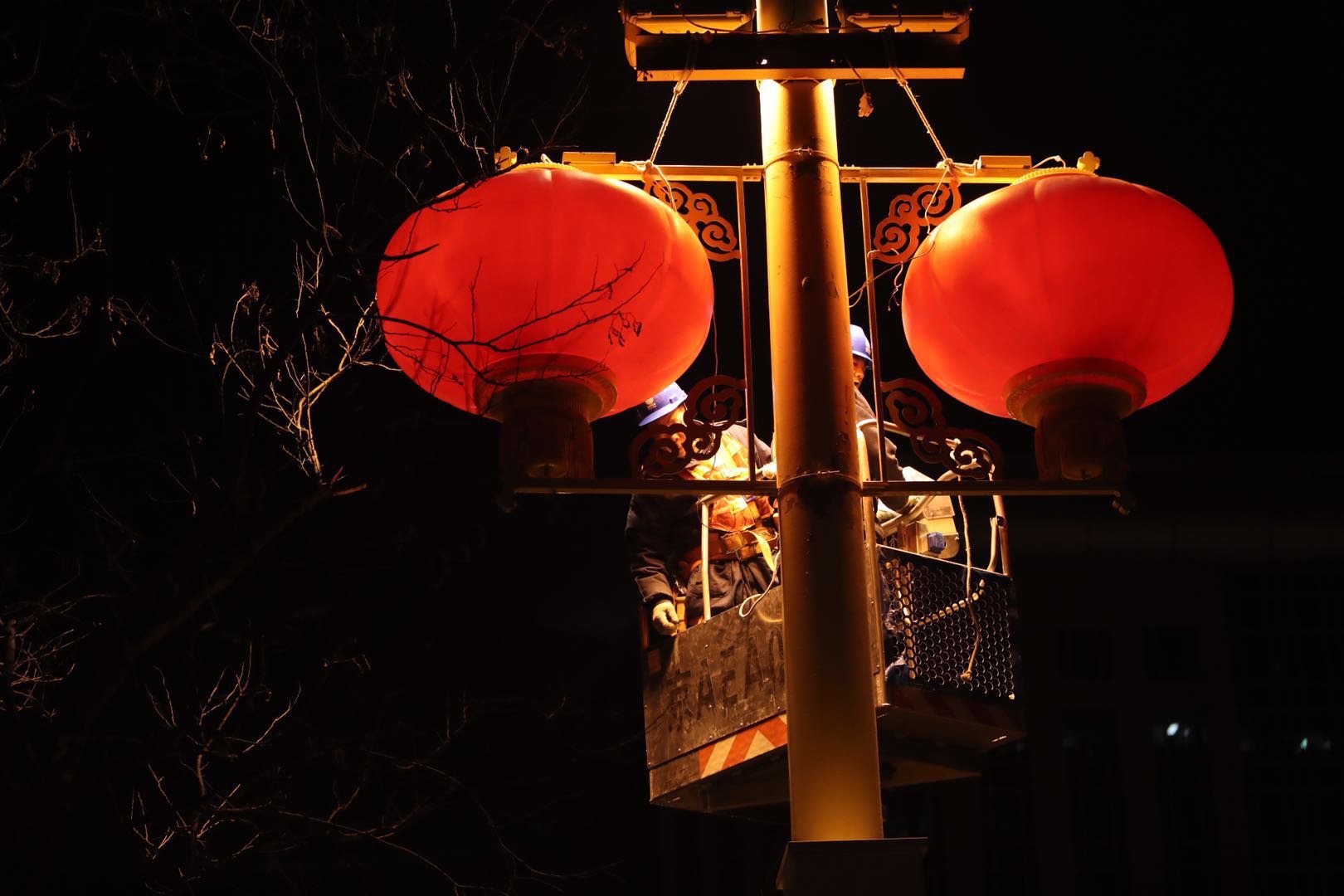 大红灯笼中国结点亮长安街!小年儿夜可提前赏