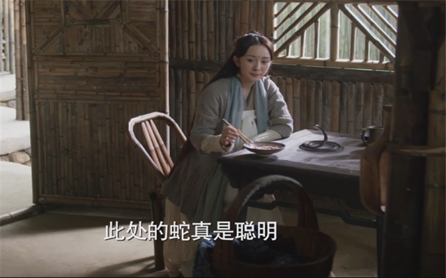 三生三世:夜华不想吃生肉,白浅却强亲他,难怪夜华声音都颤抖了