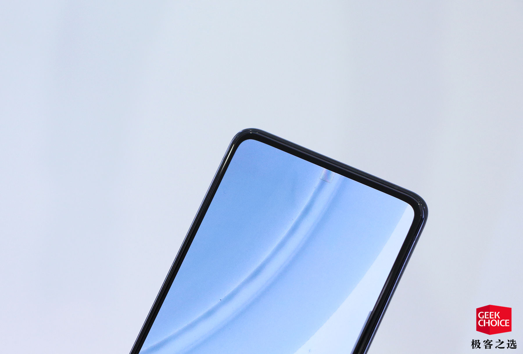 除了「屏下摄像头」手机,oppo 还展示了这两款很棒的新品