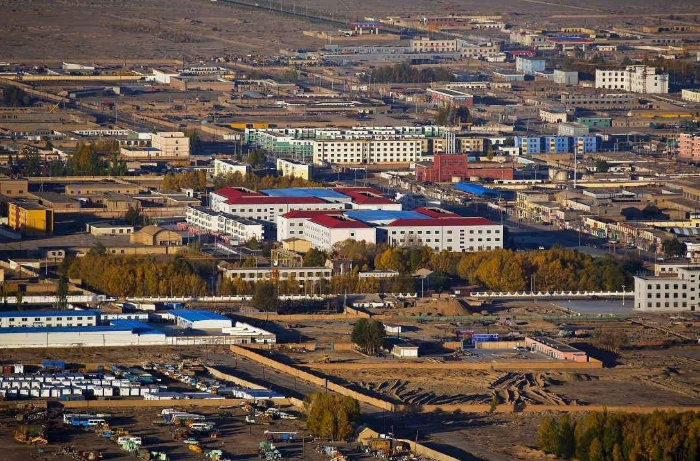 罗布泊镇面积约5.