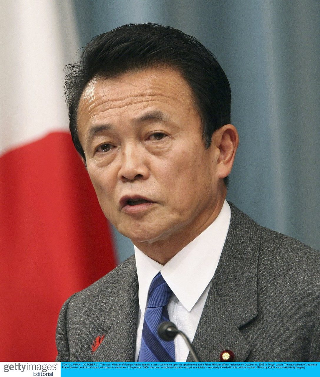 日本前首相麻生太郎突访中国台湾地区,暗示"以武拒统",激起舆论关注.