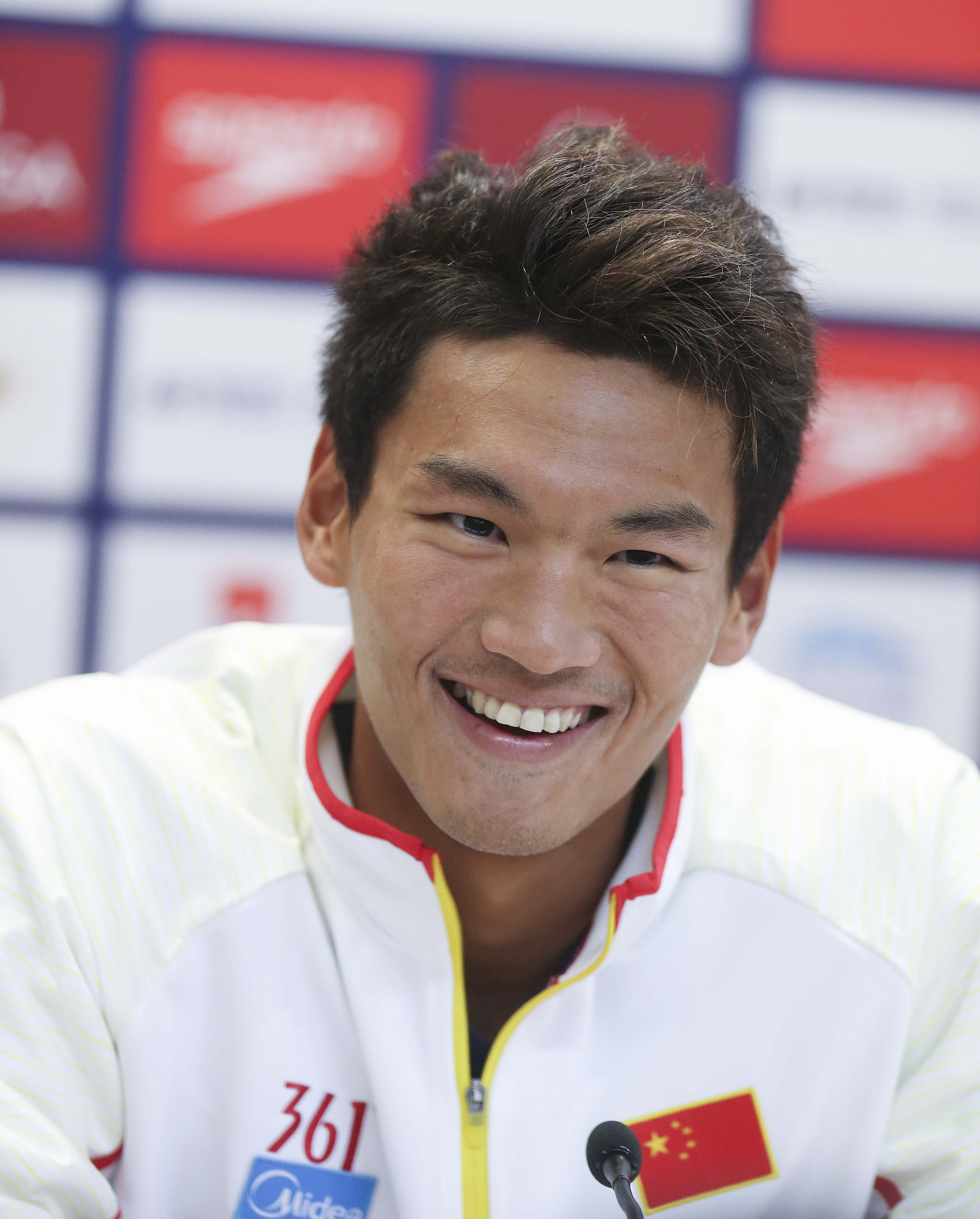 游泳——短池世界杯北京站:徐嘉余夺得男子50米仰泳冠军