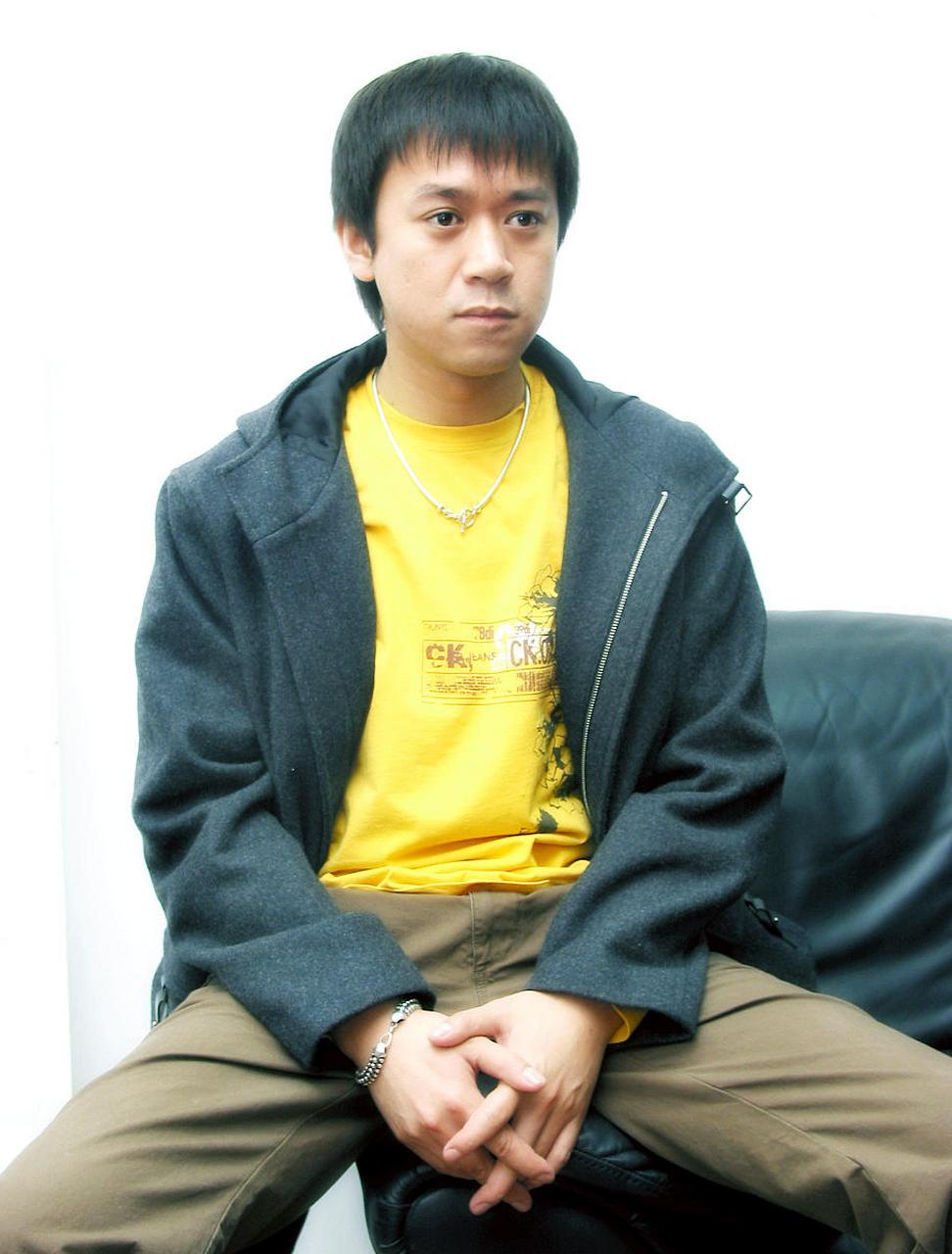 2009年,娱乐圈掀起一阵婚姻风波,资深演员王学兵二婚迎娶孙宁,却在