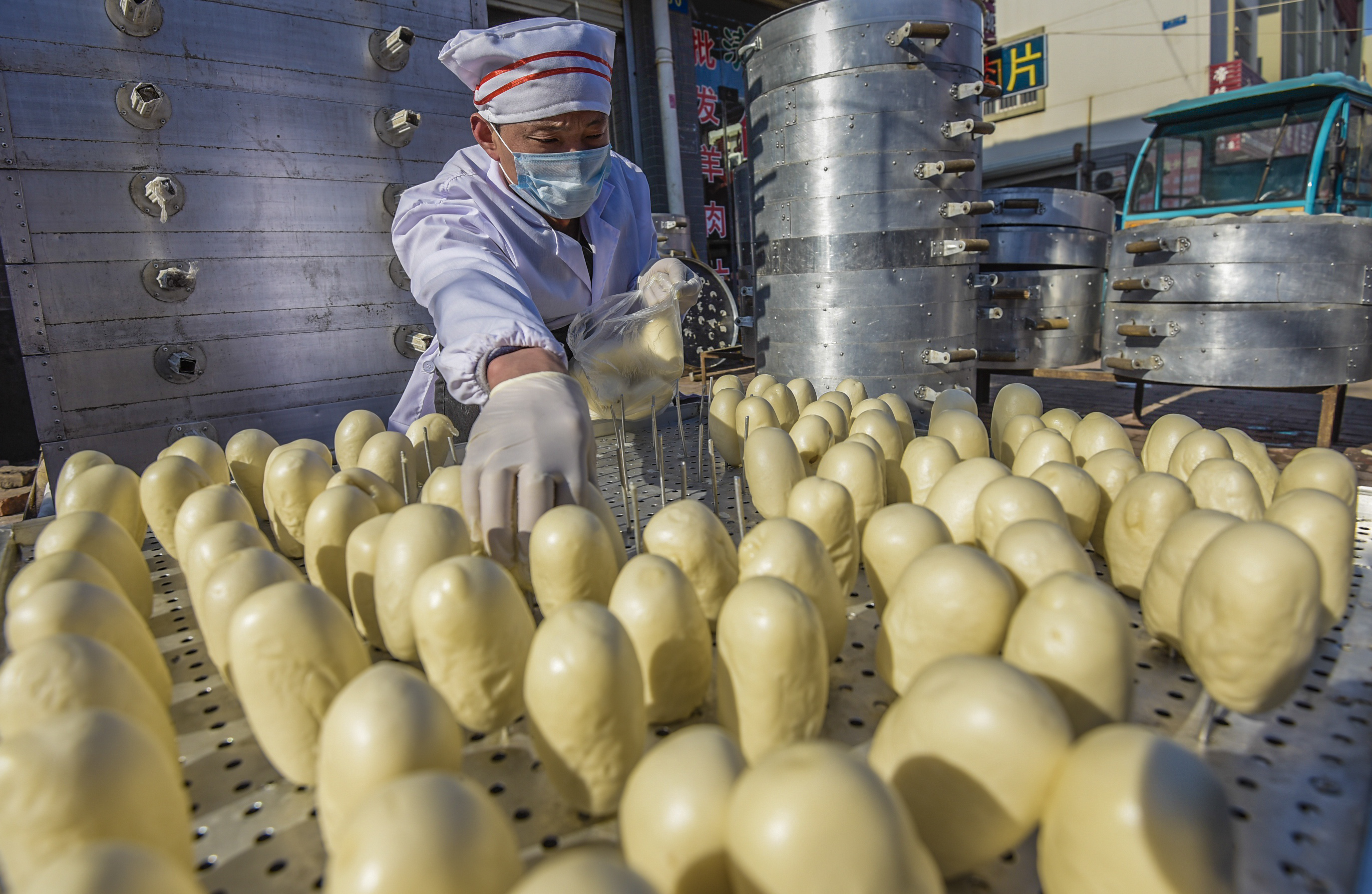 春节临近 "签子馒头"走俏(2)