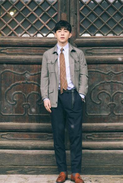 邓伦时尚街拍写真,青涩元气少年感迷人