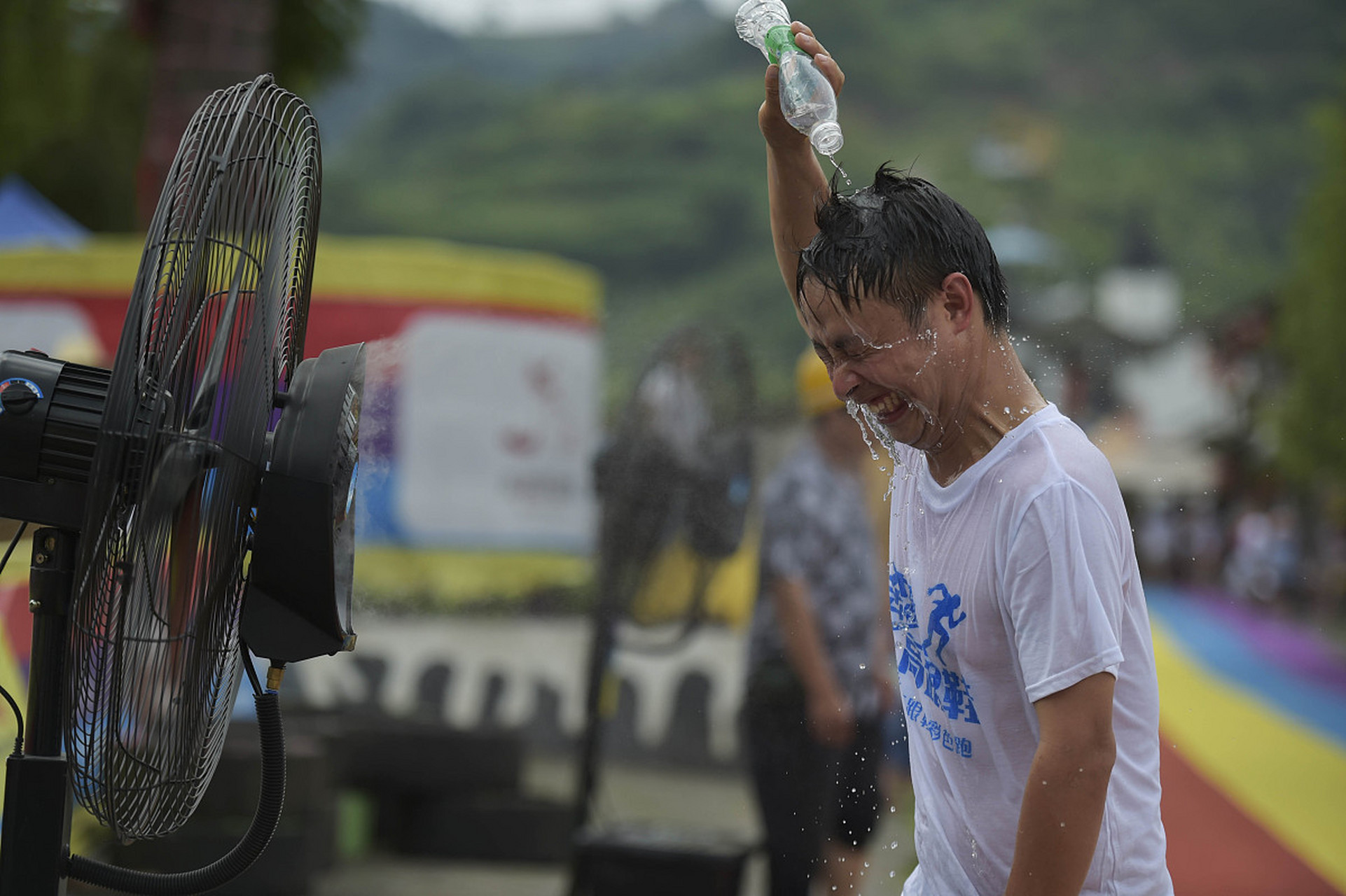 专家警告2023年高温将创纪录# 半个月了,每天都晒的皮肤疼.