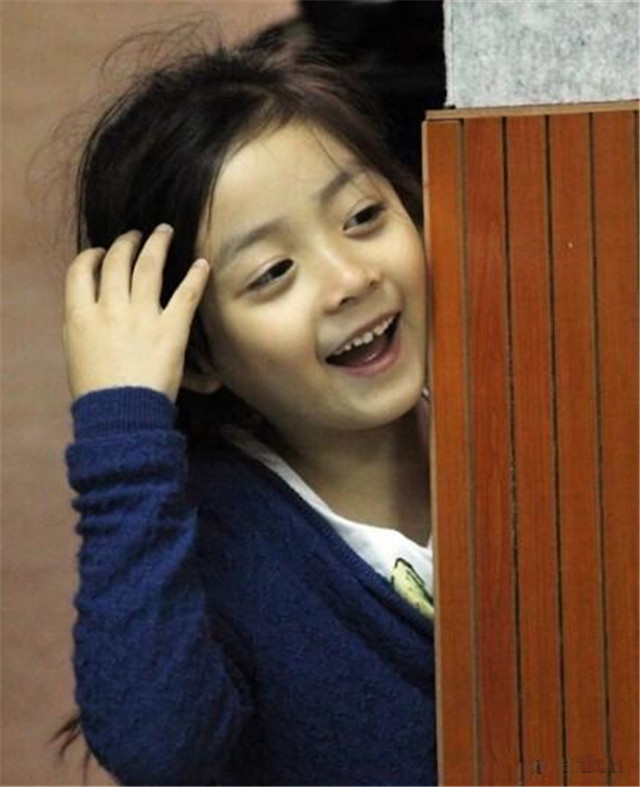 《爸爸去哪儿》夏天近照,长成外国人,她也终难逃童星魔咒