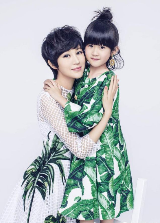 她曾是陆毅前女友,比鲍蕾更风情万种,如今43岁再复出已是富婆