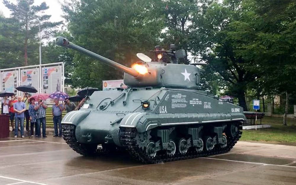 画蛇添足:俄罗斯修复m4a2"谢尔曼"装上步战裙板