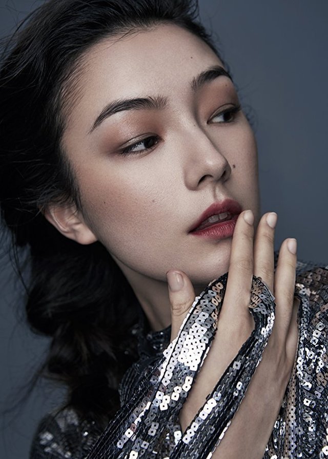 又冷又媚,还莫名的优雅,刘承羽的电影脸足够高级感