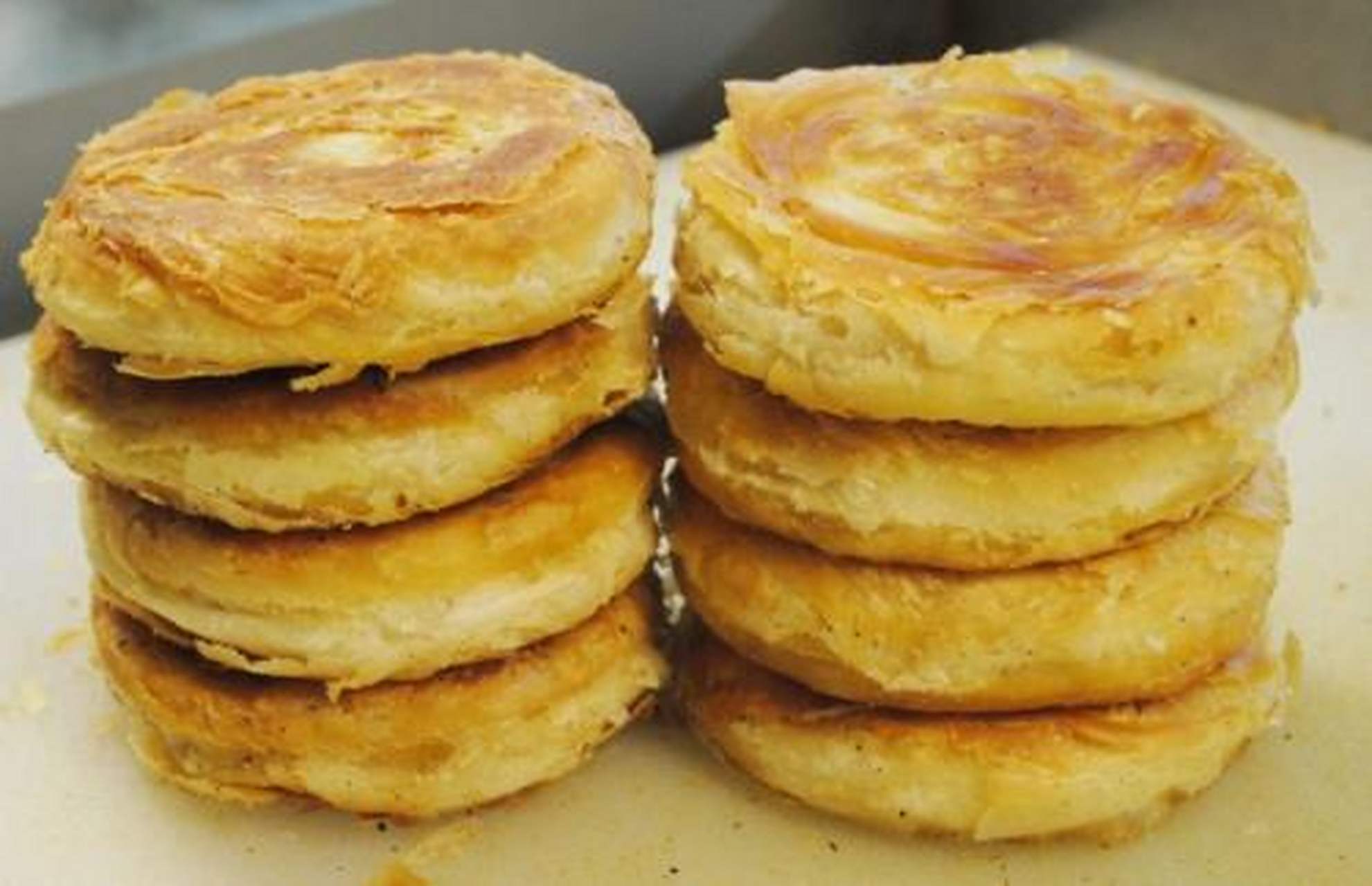 百城百味#【池州美食】蒙城油酥烧饼:安徽蒙城颇具特色的民间名点,放