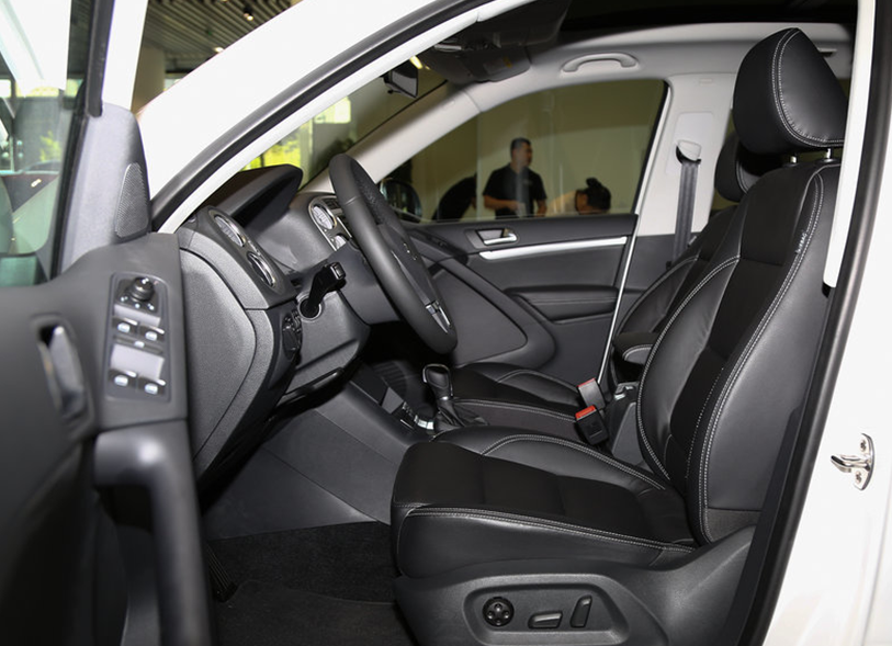 浅谈非常帅气的上汽大众途观 300tsi 自动两驱丝绸之路舒适版