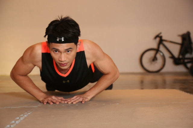 "排骨仔变肌肉男"王梓轩为特警角色进行连串体能特训!