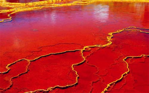 世界三条"妖艳"的河,一条红色,中国是蓝色,竟然有一条是彩色