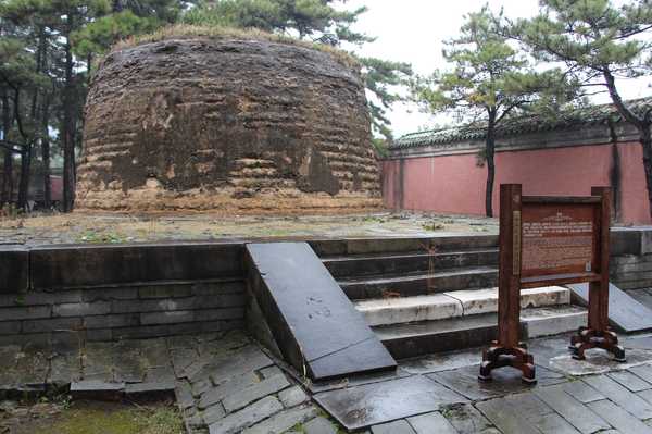 1979年,东陵容妃墓中发现一大窟窿,却因此解开了真假香妃墓之谜