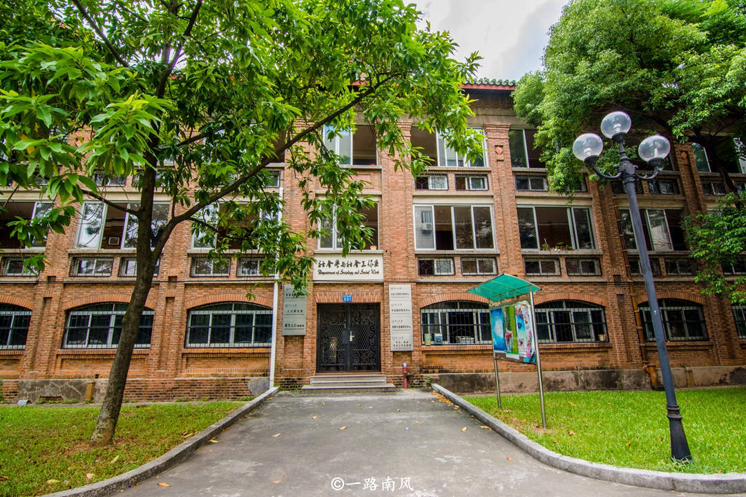 是广州历史最悠久的大学之一,现在的校本部前身为岭南大学