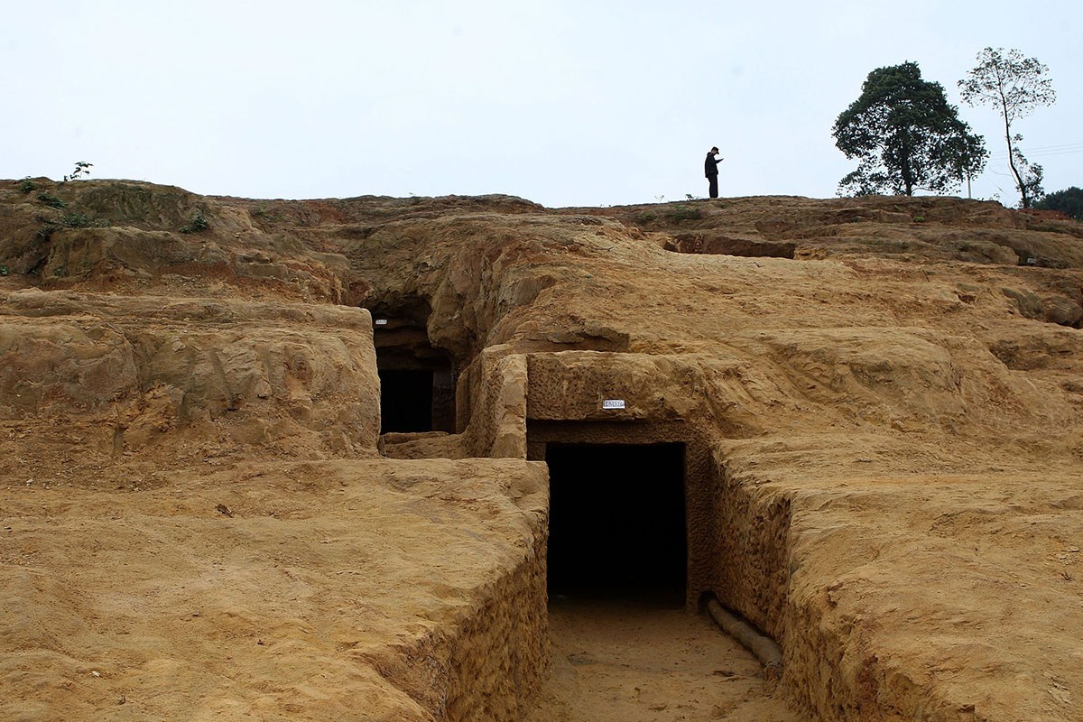 一小偷盯上了万历皇帝的银库,盗窃得手后却奇葩的死在回家的路上