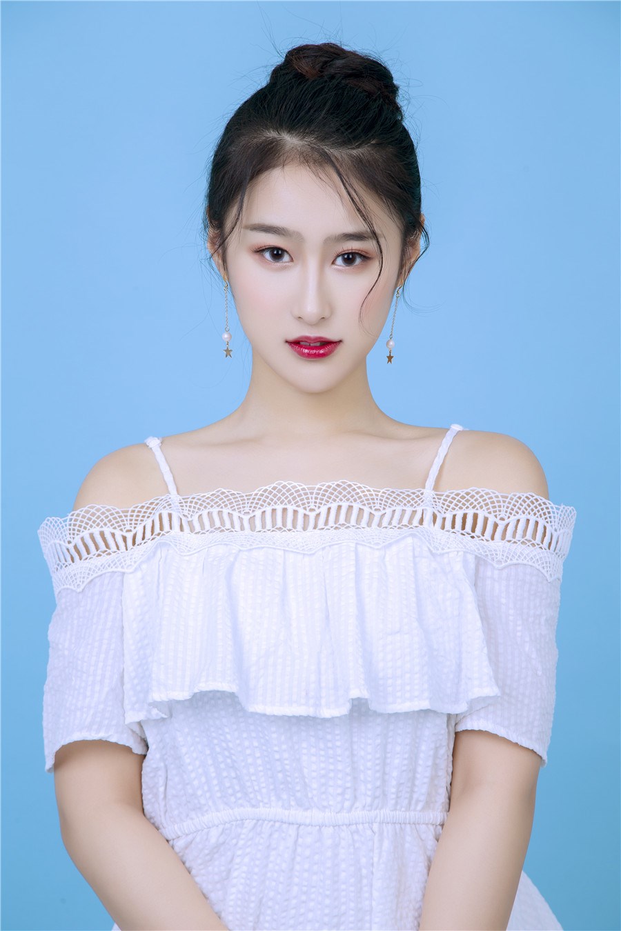 杨予希《触电》全国电台打榜热播 抖音爆红魔性十足