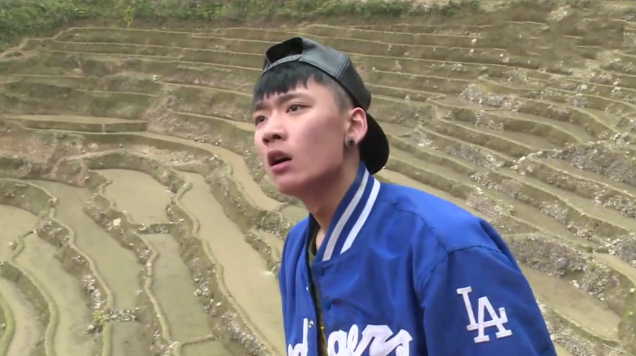 孩子的话惹人心酸 《变形计》是一档非常有教育意义的综艺节目,虽然这