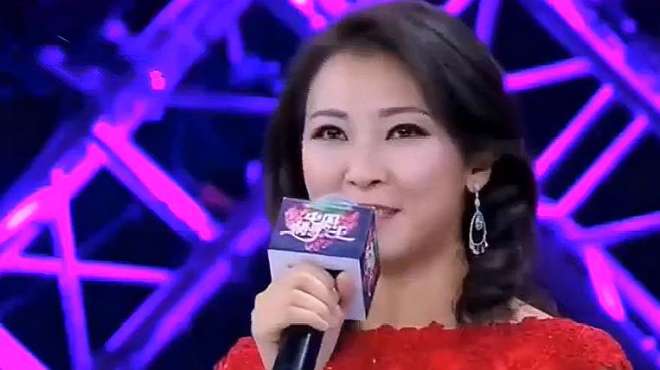 [图]中国情歌汇：美女用多种语言演唱，邓丽君歌曲，真的很让人感动！