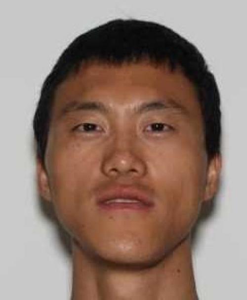 美国华裔刀砍孕妻案开庭 嫌犯卢勇仍未认罪