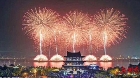 焰火秀出航天壮丽之美