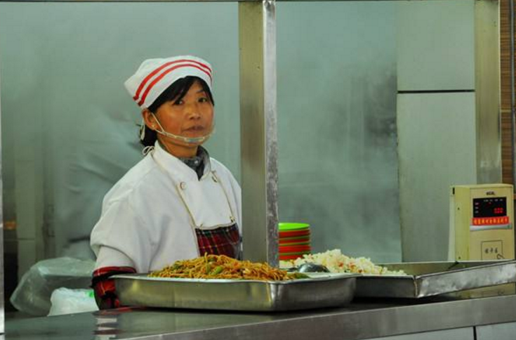 网传学生举报食堂阿姨获奖2000元?不属实!成都文理学院回应了!