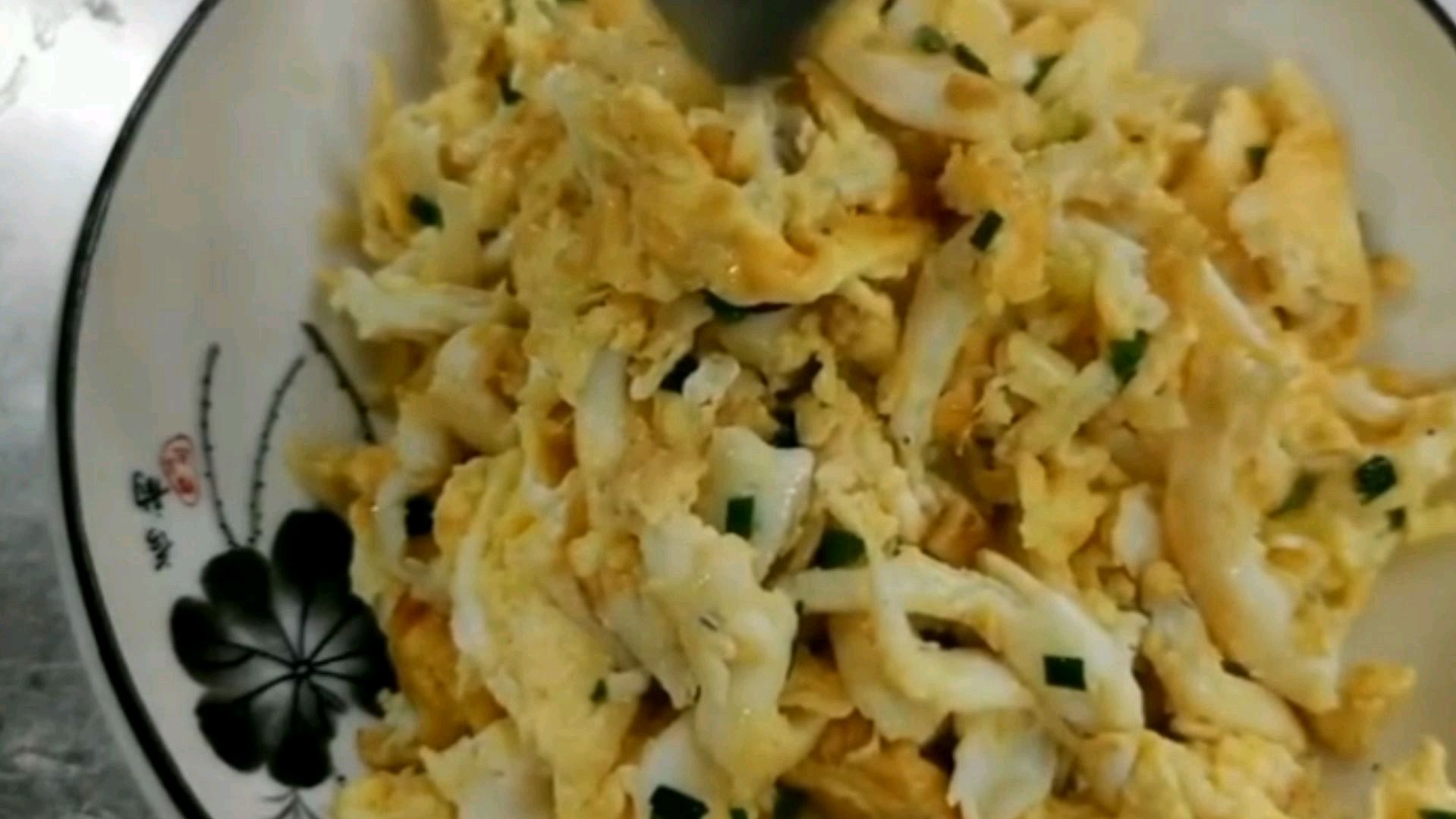 原来鱼和鸡蛋一起做,会这么好吃,非常适合孩子吃的“面条鱼”!