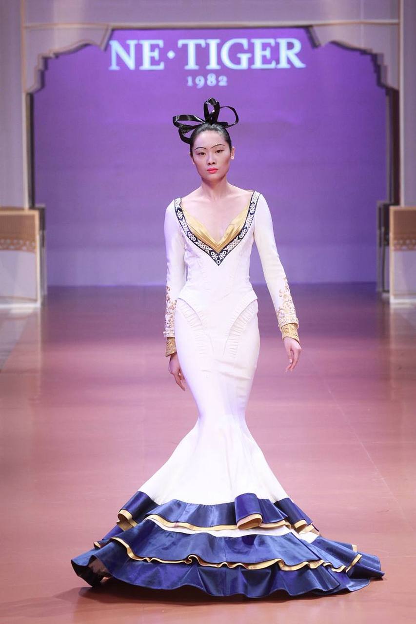 公司诚信经营,赢得客户信任,是业内佼佼者.[原文:大连模特走秀表演-活