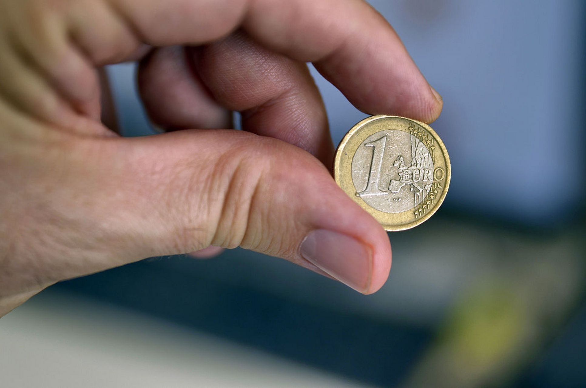 总以为爱和痛苦是硬币的两面,因为点背所以痛苦那面才总在上,直到有