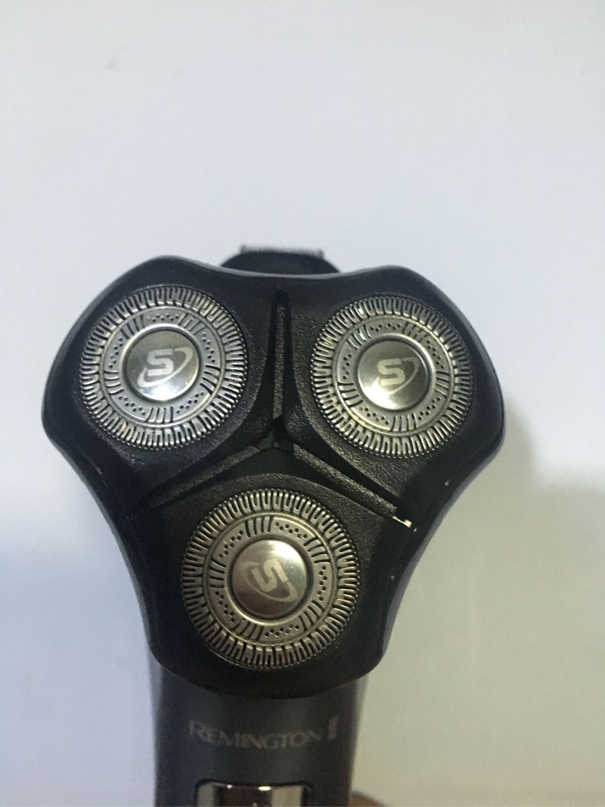 剃须刀什么牌子的好用,雷明登智能三刀头水洗怎么样